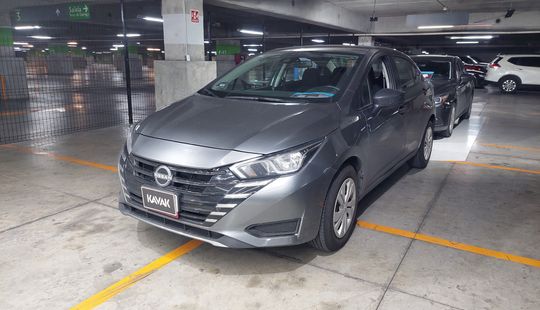 Nissan • Versa