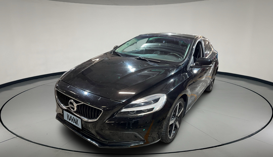 Volvo • V40