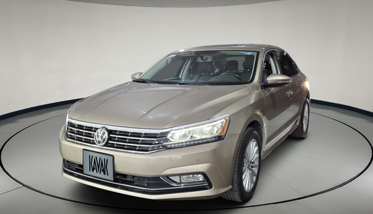 Volkswagen • Passat