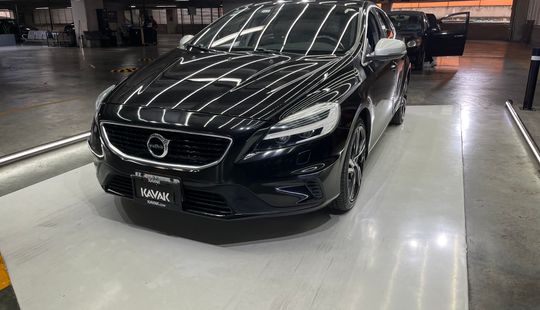 Volvo • V40