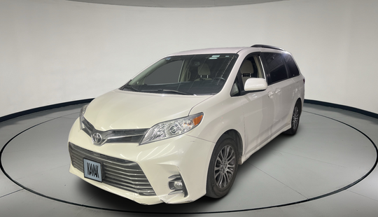 Toyota • Sienna