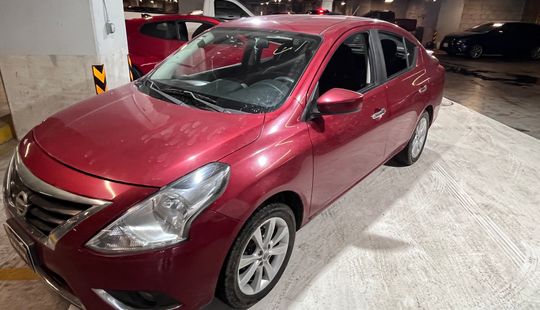 Nissan • Versa