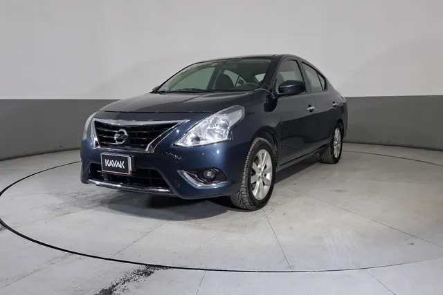 Nissan · Versa