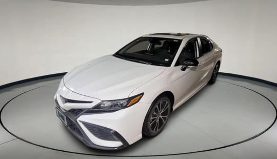 Toyota • Camry