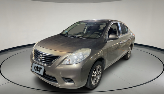 Nissan • Versa