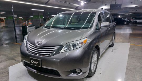 Toyota • Sienna