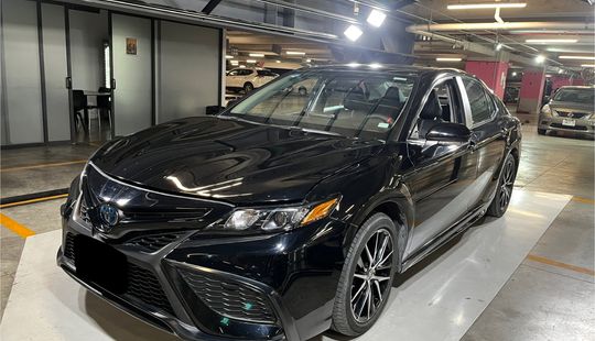 Toyota • Camry