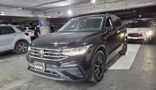 Volkswagen • Tiguan