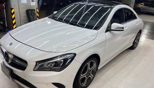 Mercedes Benz • Clase CLA