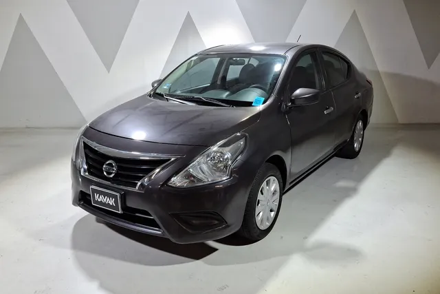 Nissan · Versa