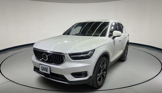 Volvo • XC40