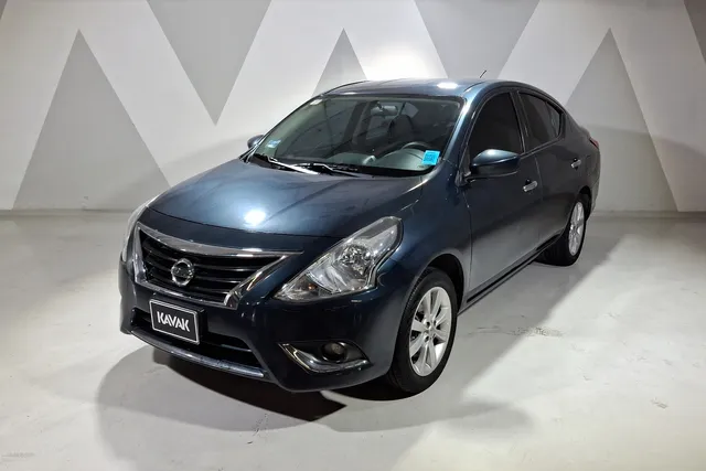 Nissan · Versa