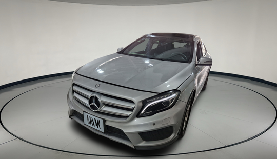 Mercedes Benz • Clase GLA