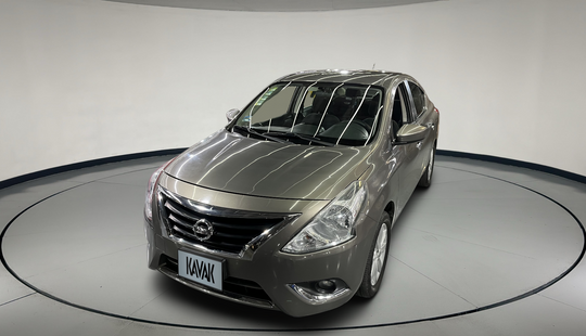 Nissan • Versa