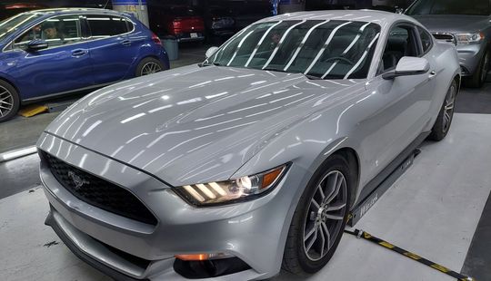 Ford • Mustang