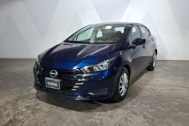 Nissan · Versa