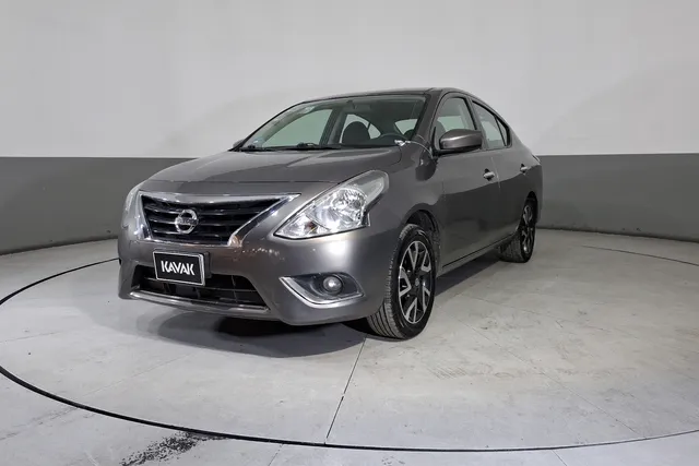 Nissan · Versa