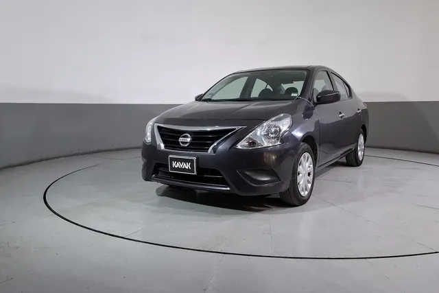 Nissan · Versa