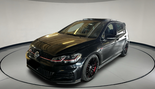 Volkswagen • Golf