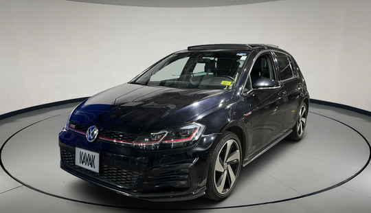 Volkswagen • Golf
