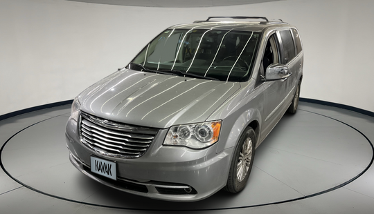 Chrysler • Town & Country