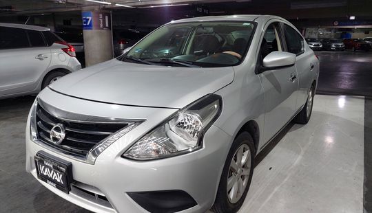Nissan • Versa