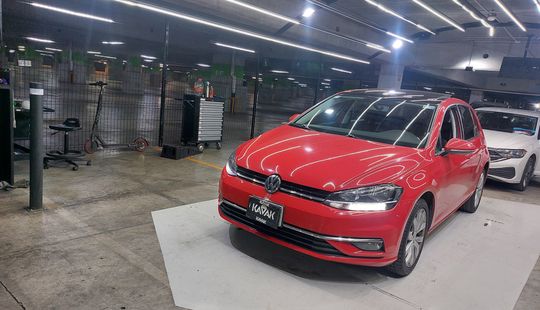Volkswagen • Golf