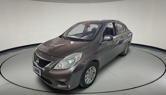 Nissan • Versa