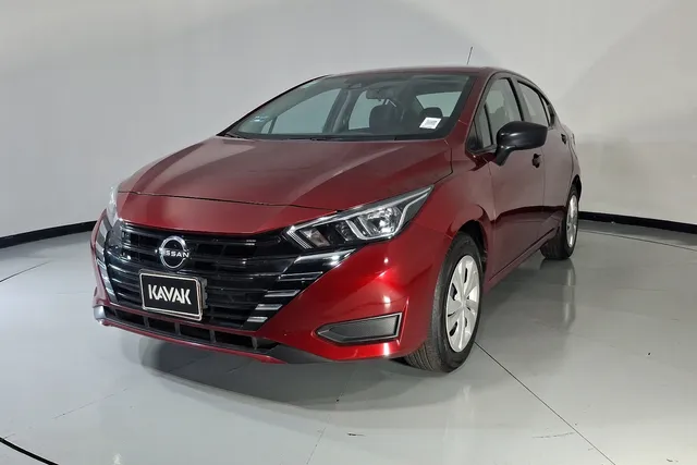 Nissan · Versa