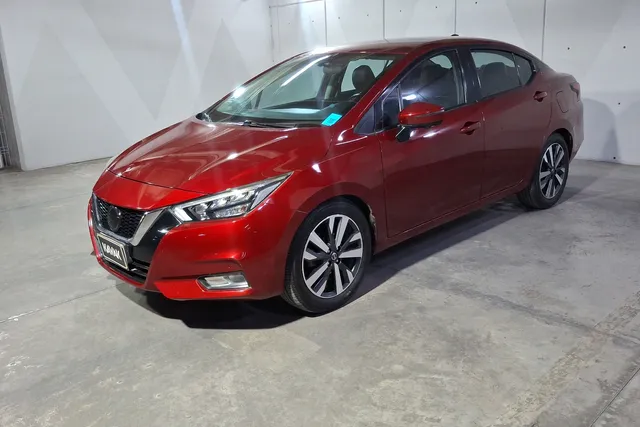 Nissan · Versa
