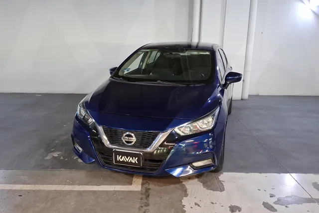 Nissan · Versa