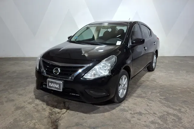 Nissan · Versa