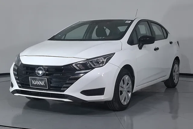 Nissan · Versa