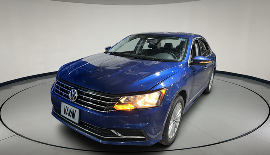Volkswagen • Passat