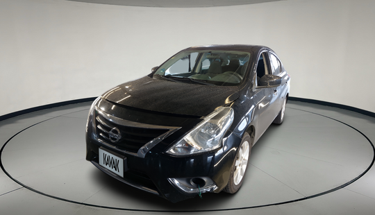 Nissan • Versa