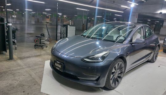 Tesla • Model 3