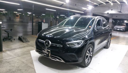 Mercedes Benz • Clase GLA