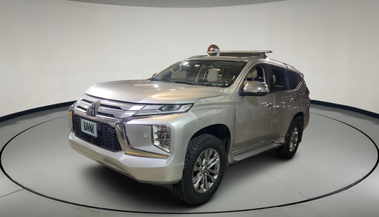Mitsubishi • Montero
