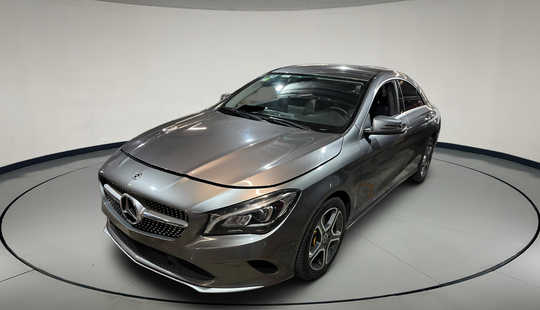 Mercedes Benz • Clase CLA