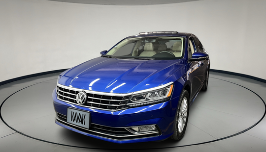 Volkswagen • Passat