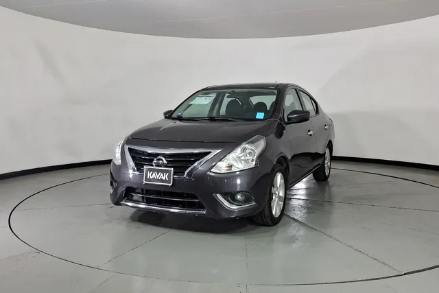 Nissan · Versa