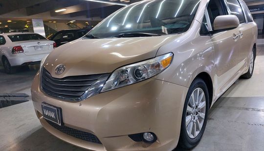 Toyota • Sienna