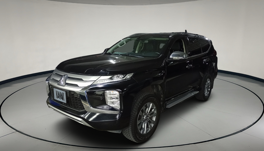 Mitsubishi • Montero