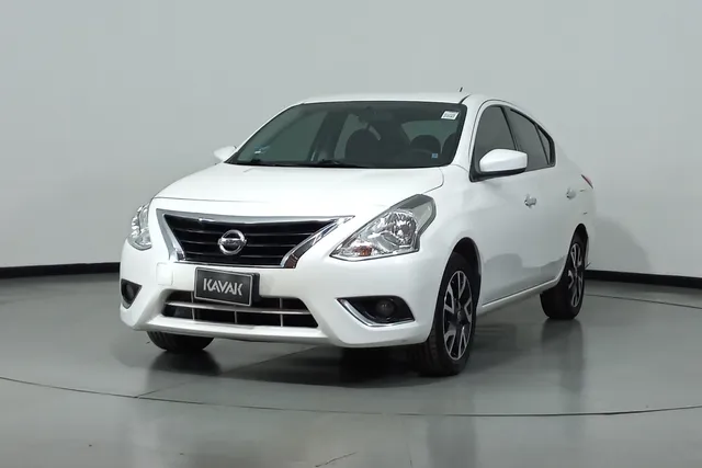 Nissan · Versa