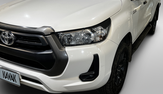 Toyota • Hilux