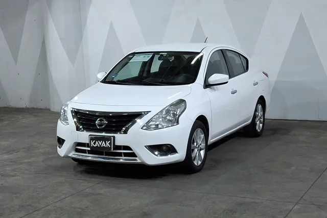Nissan · Versa