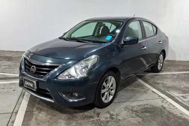 Nissan · Versa