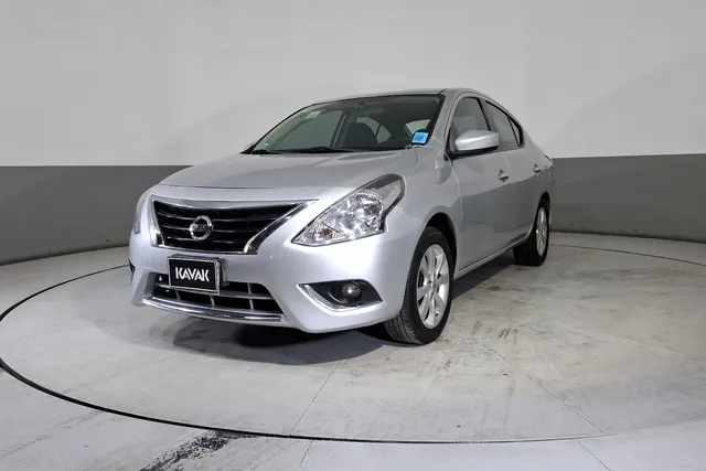 Nissan · Versa
