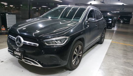 Mercedes Benz • Clase GLA