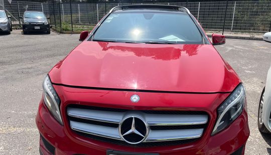 Mercedes Benz • Clase GLA